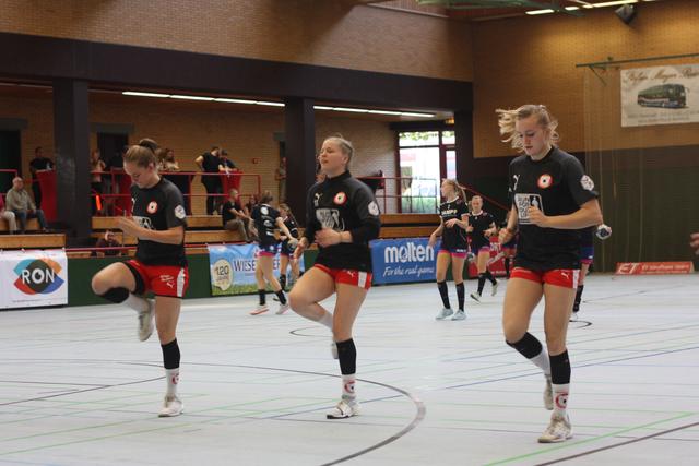 Die Youngsters Verena "Ossi" Osswald, Amelie Möllmann und Cara Reuthal.
Verena Osswald fehlt bei der NSU in der Ballei studienhalber.
Text/Foto Wolfgang Merkel