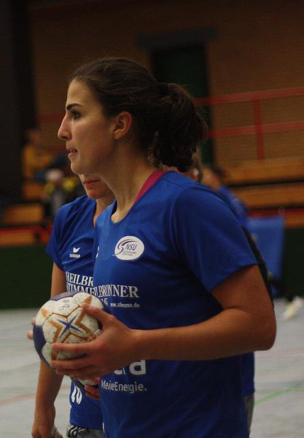 Regisseurin Irene Espinole PEREZ von der NSU, Strippenzieherin und Schlagwurfschützin aus neun Metern, kam 2019 von Borissioa Dortmund zur Neckarsulmer Sport Union
Fot/Text Wolfgang Merkel