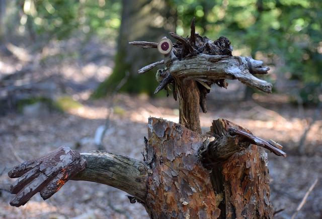 Juli 9: Zauberwald bei Fischbach, Skulptur von Udo Weilacher | Foto: Andreas Steil