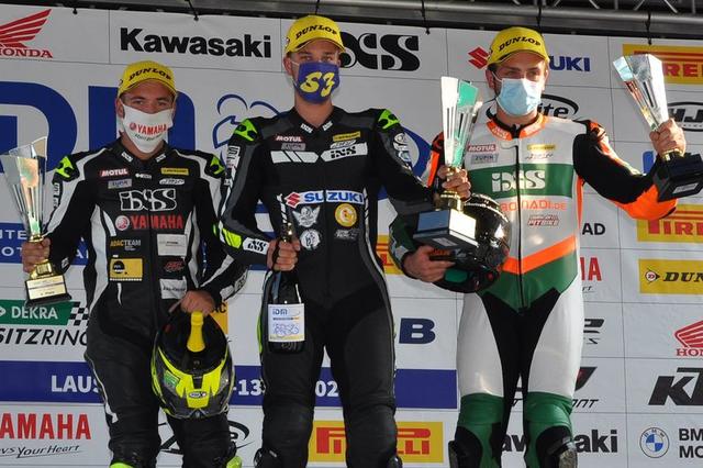 Nicolai Kraft (Bildmitte) aus Hockenheim feierte auf dem Lausitzring einen Doppelsieg (Foto Hermann Rüger)