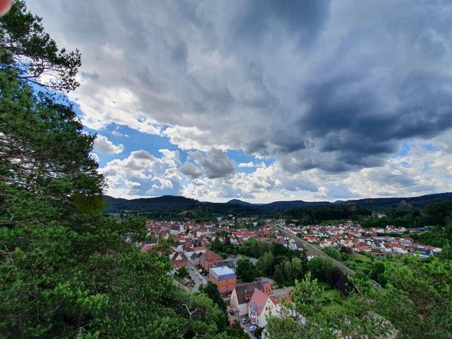 September 2: Blick auf Dahn | Foto: Katharina Gruenke