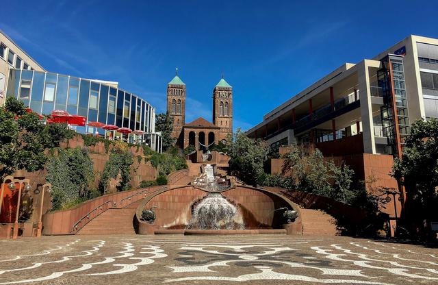 Mai 9: Brunnen am Schlossplatz Pirmasens | Foto: Emil Wadle
