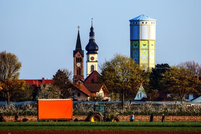 Mai 7: Blick auf Böhl und die drei Türme | Foto: Reiner Fischer