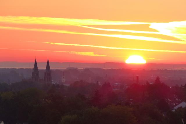 September 6: Sonnenaufgang über Landau | Foto: Joachim Zech
