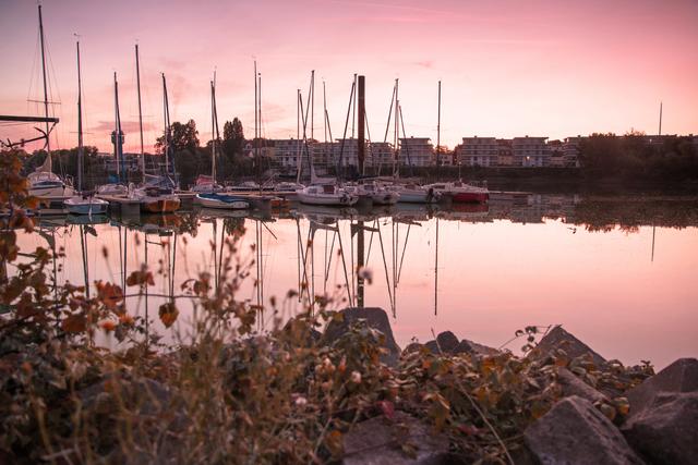 Oktober 8: Segelboote im Bonadieshafen, Mannheim | Foto: Erik Patzschewitz