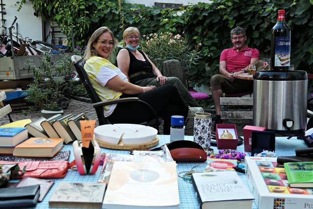 Rechts im Bild der Glühwein, den bei der Hitze keiner wollte. | Foto: Brigitte Melder