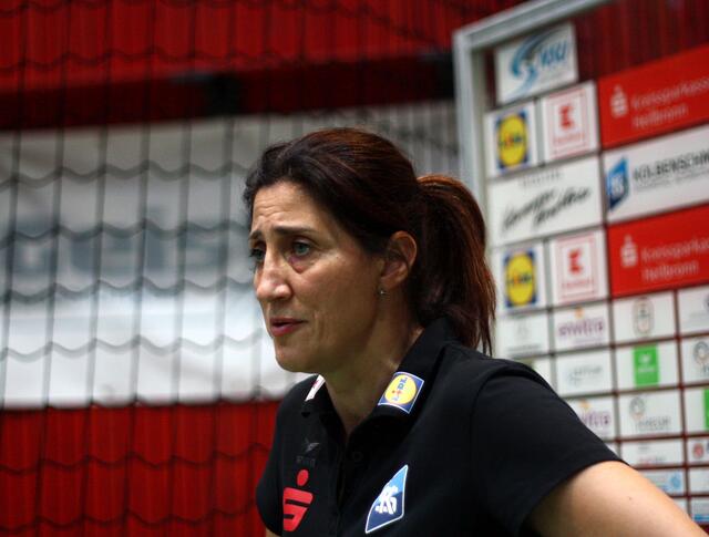 Noch nachdenklich...später siehe Locomotive Dance als Siegestanz auf dem Boden der Ballei-Halle sehr relaxt...
Tanja Logvin während des Matches am Sonntag versus die Bärinnen aus Ketsch...
Text/Foto Wolfgang Merkel