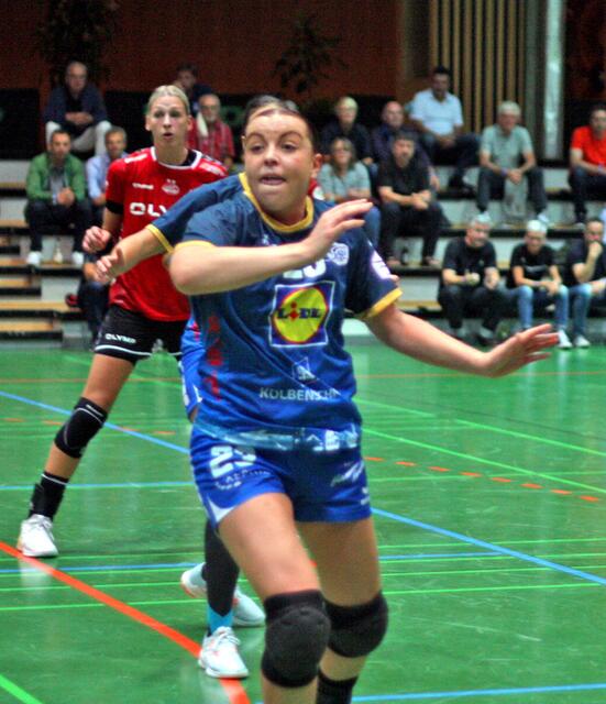 Jill Kooij, die Frohnatur der NSU ackerte am Kreis versus die Rote Wand (Smits/Naidzinavicius oder Naidzinavicius/Schulze) und erzielte 4 Treffer...
Im Background Luisa Schulze...
Text/Foto Wolfgang Merkel