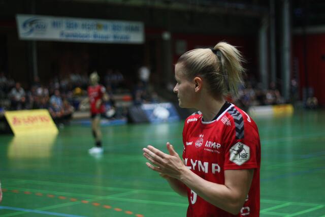 Nationalspielerin Anja Lauenroth, Kreis Mitte und Linksaußen, Konterspezialistin, erzielte 7 Tore, war in bestechender Form...
Text/Foto Wolfgang Merkel