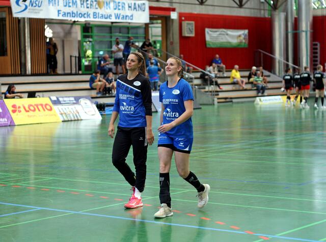 Carmen Moser (links), Neuzugang von Ketsch, Selina Kalmbach ( seit 2014 im Club, also Urgestein...Walkin' together...
FotoArchiv Merkel+Merkel