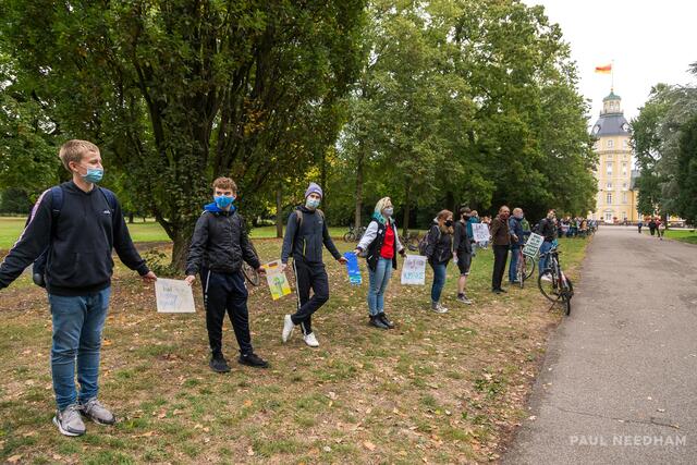 Menschenkette durch Karlsruhe | Foto: Paul Needham