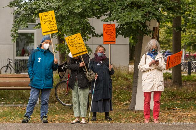 Menschenkette durch Karlsruhe | Foto: Paul Needham