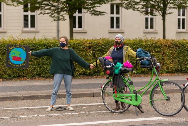 Menschenkette durch Karlsruhe | Foto: Paul Needham