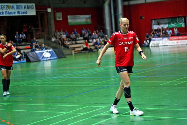 Kim Naidzinavicius, Kapitänin dedr Nationalmannschaft, in einer Wischpause des Matches in der Ballei am Mittwoch (23.9.). Ist gegen Kristiansand besonders gefordert.
Text/Foto Wolfgang Merkel
