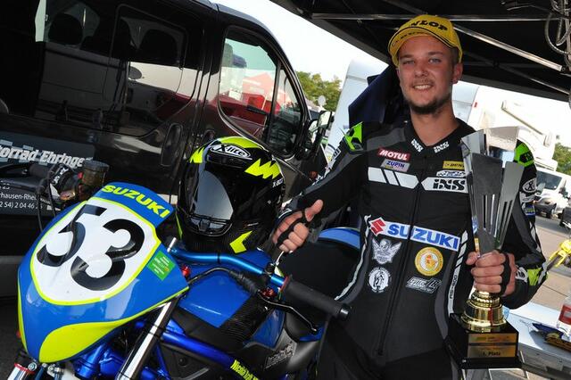 Der Hockenheimer Nicolai Kraft (Suzuki) kommt mit vier Saisonsiegen als Spitzenreiter im Twin Cup nach Hockenheim (Foto Hermann Rüger)