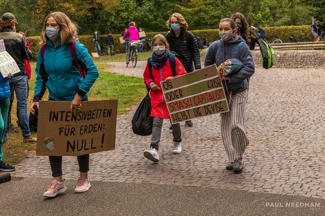 Menschenkette durch Karlsruhe | Foto: Paul Needham