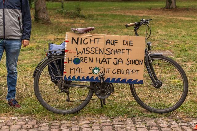 Menschenkette durch Karlsruhe | Foto: Paul Needham