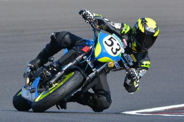 Nicolai Kraft (Suzuki) gewann vier von sechs Saisonrennen (Foto Hermann Rüger)