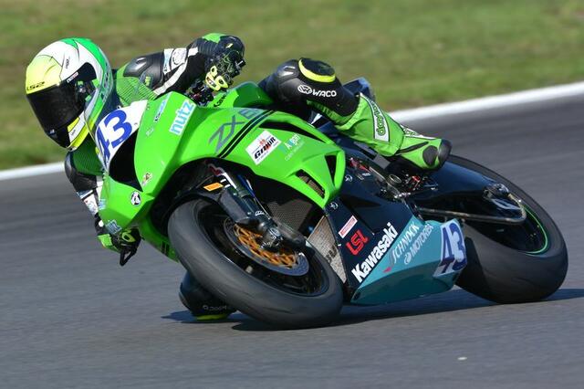 Luca Grünwald (Kawasaki) kommt als Spitzenreiter der IDM Supersport 600-Klasse nach Hockenheim (Foto Hermann Rüger)