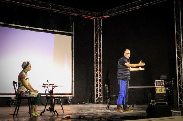 Schlüssel - eine von rund 20 Szenen des Programms „Die Wiedervereinigung der beiden Koreas“ des Dicke Luft Theaters | Foto: Bauer