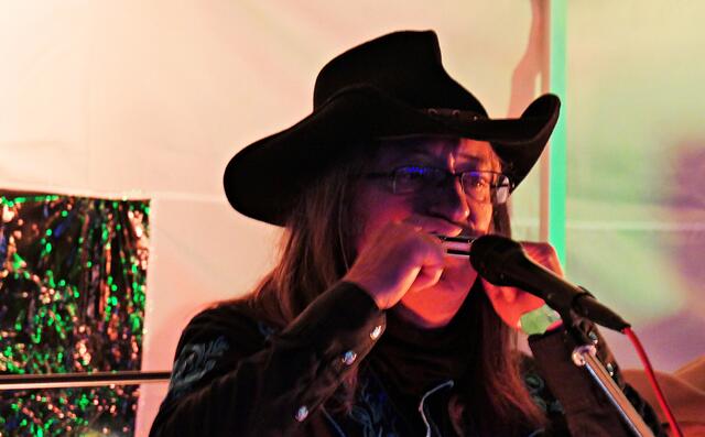 Der Mann mit der Mundharmonika | Foto: Brigitte Melder