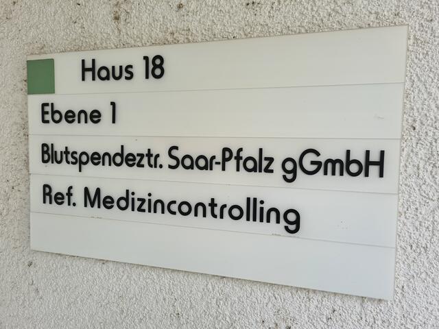 In Haus 18 auf dem Gelände des Westpfalz-Klinikums ist die Kaiserslauterer Außenstelle der Blutspendezentrale beheimatet | Foto: Ralf Vester