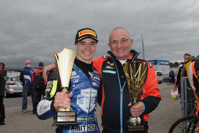 Dirk Geiger mit Teamchef Carsten Freudenberg (Foto Michael Sonnick)