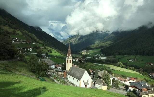 Blick auf die Kirche Martell | Foto: cke