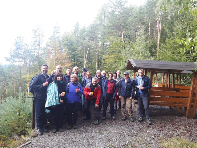 Die Mitglieder des Lions-Clubs während der Wanderung.