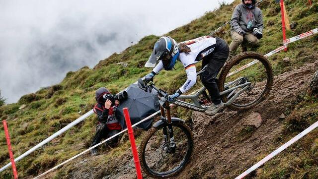 Raphaela Richter aus Eckersdorf wurde bei der Downhill-WM als Sechste beste deutsche Starterin (Foto Michael Kull)