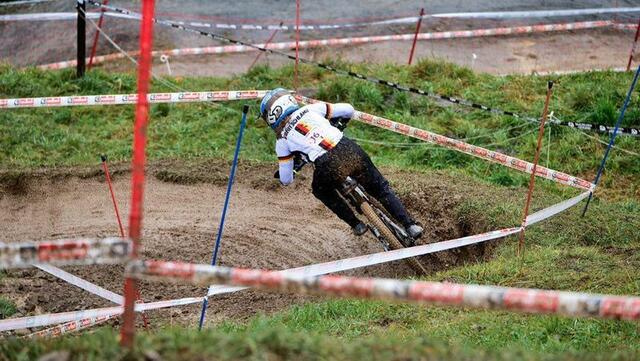 Raphaela Richter aus Eckersdorf wurde bei der Downhill-WM als Sechste beste deutsche Starterin (Foto Michael Kull)