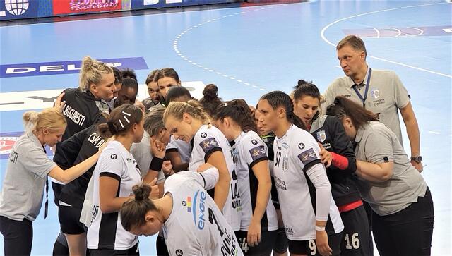 Bukarest beendet die Auszeit und gestaltet die letzte Viertelstunde in der Ludwigsburger Arena in seiner Weise. Vom 20:17 zu einem 32:22. Handball einer anderen Dimension, von einem anderen Planeten...
FotoArchiv Merkel+Merkel