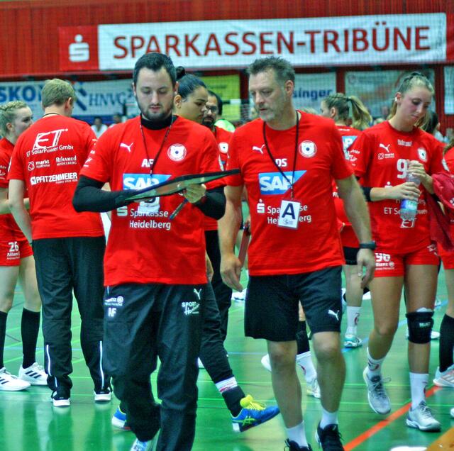 Der Ketscher Trainer Adrian Fuladdjusch mit Torwarttrainer Dirk Schatek...
Schaffen sie die Wende im Lokalderby at home versus die Flames aus Bensheim ? Für Trainer Fuladdjusch beginnt am Sonntag eigentlich erst die Saison...
FotoArchiv Merkel+Merkel