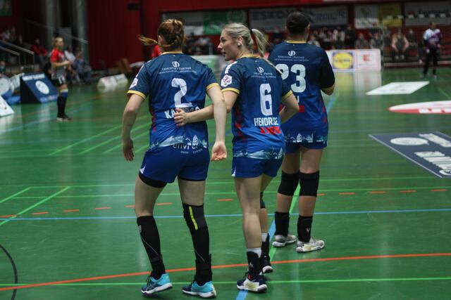Selina Kalmbach (2), Nathalie Hendrikse (6) und Jill Kooij (23), Warmmachphase vor dem Match versus Rosengarten
FotoArchiv Merkel+Merkel