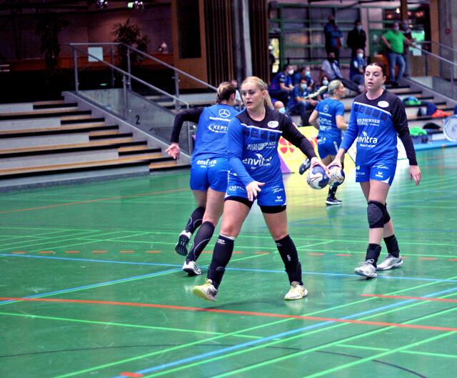 Anouk Nieuwenweg & Jill Kooij beim Warmwerfen vor dem Match versus Rosengarten am 24.10.2020 in der Ballei...
FotoArchiv Merkel+Merkel