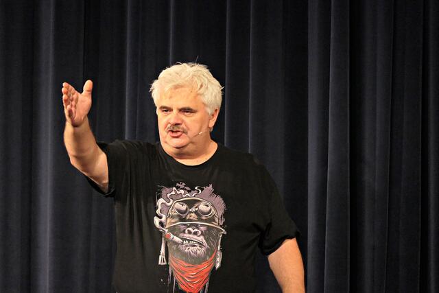 Stefan Beyer bei seiner Begrüßung | Foto: Brigitte Melder