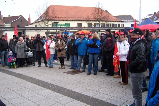 Demo gegen Streichung von Arbeitsplätzen 2015