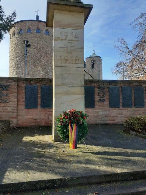 Ehrendenkmal im Park am Alten Friedhof in Waldfischbach-Burgalben.