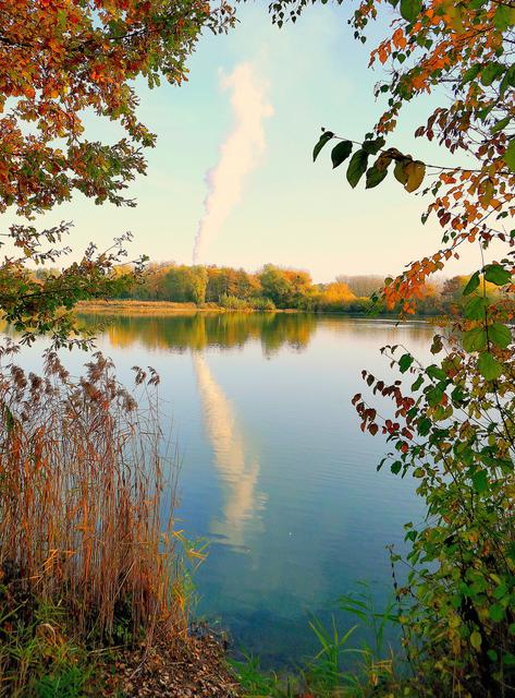 Sondernheimer Baggersee mit Nolte-Fabrik