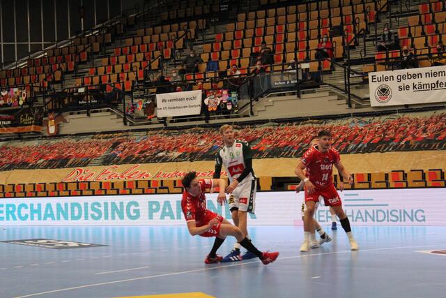 … und bange Blicke dem Ball hinterher. | Foto: Basaric-Steinhübl