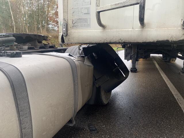 Losgerissener Lkw-Anhänger sorgt für Sperrung bei Annweiler | Foto: Polizei