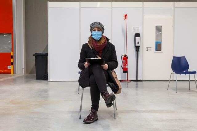 Corona-Impfzentrum Südpfalz in Wörth ist bereit: Dann heißt es warten - der Patient wird auf mögliche Impfreaktionen hin überwacht. | Foto: Paul Needham