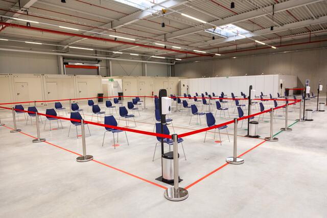 Corona-Impfzentrum Südpfalz in Wörth ist bereit: Der Wartebereich | Foto: Paul Needham