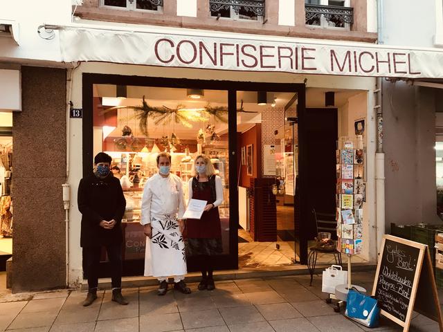 Preisübergabe Confiserie Michel: v.l, Umweltdezernentin Waltraud Blarr, Jochen Müller und Petra Müller-Ernst (Inhaber). | Foto: ps