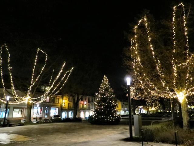 Weihnachtlich beleuchteter Alter Markt 2020 in Landstuhl  | Foto: Boris Bohr