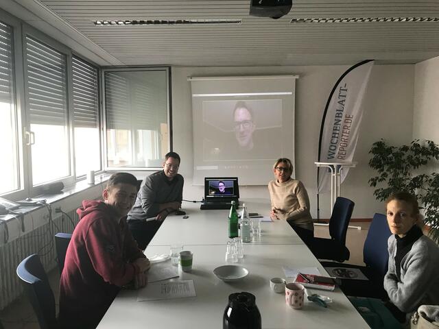Looking4Jobs bringt als Stellenportal digitale und gedruckte Jobangebote aus der Pfalz und den angrenzenden Regionen zusammen. Das Team von looking4jobs hatte digitalen Besuch vom Stellenmarkt-Experten Henner Knabenreich. Ziel des Seminars: Kunden noch passgenauer zur Gestaltung von Stellenanzeigen beraten.