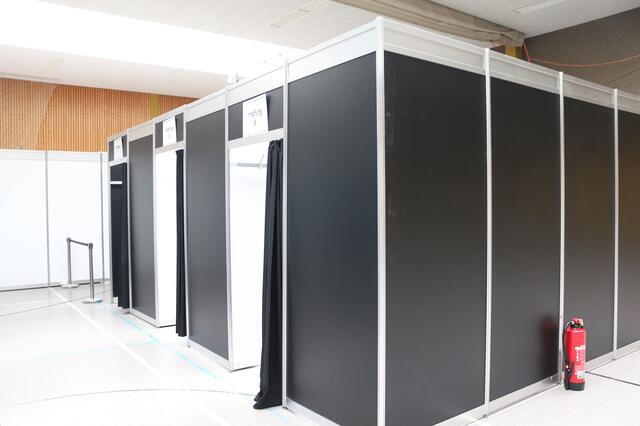 Nach Anmeldung und Aufklärung, geht es in die Impfkabinen. Hier ist man ungestört. | Foto: Gisela Böhmer