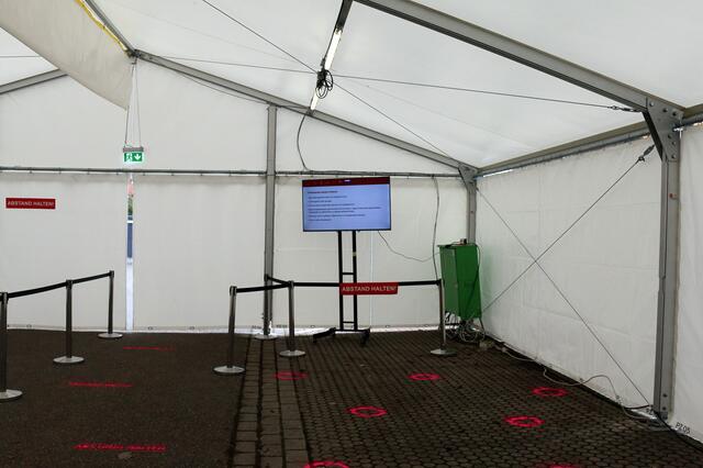 In diesem Zelt gibt es bereits die ersten Informationen. | Foto: Gisela Böhmer