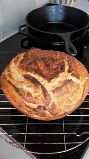 Bierbrot aus dem Gusstopf.