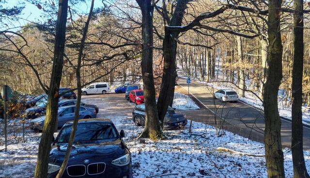 Parkplatz Wetterkreuzbergkapelle, Kalmithöhenstraße, 10.1.2021, zur Mittagszeit. | Foto: Barbara Späth